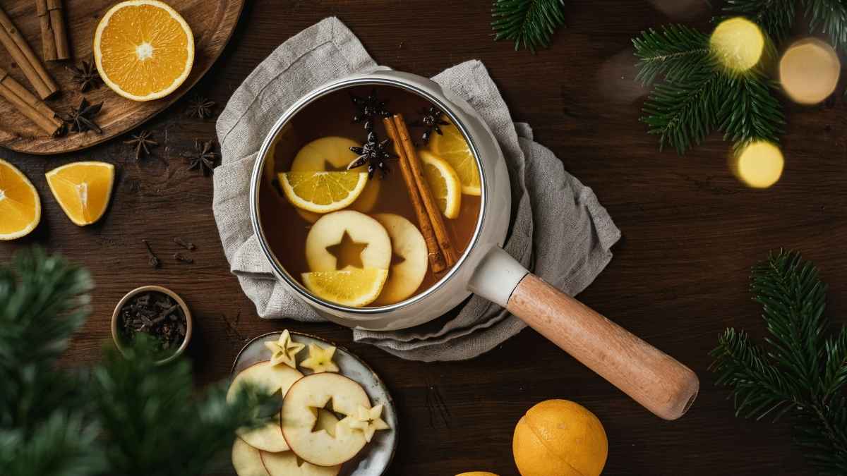 Pot simmering with lemon and cinnamon to freshen burnt smell in house
