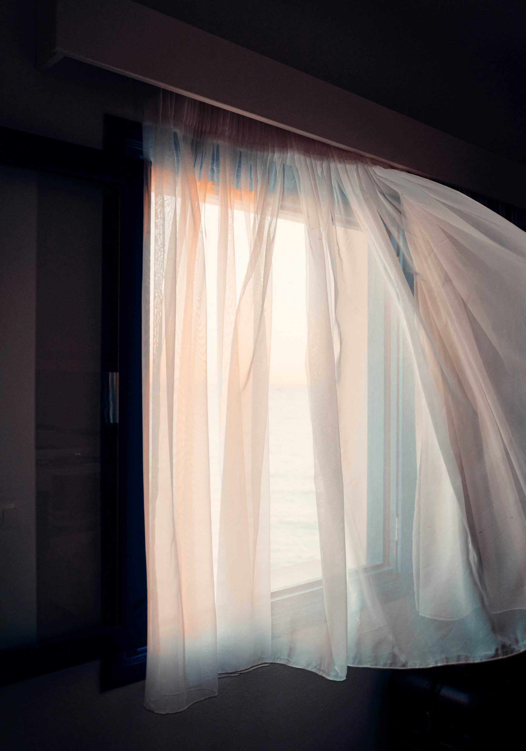 air-drying curtains to prevent yellowing